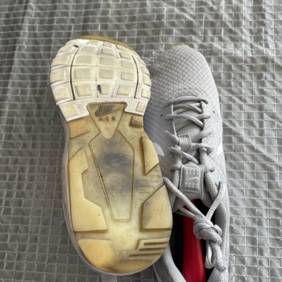 NIKE SNEAKERS SIZE 9 1/2 - Picture 4 of 5